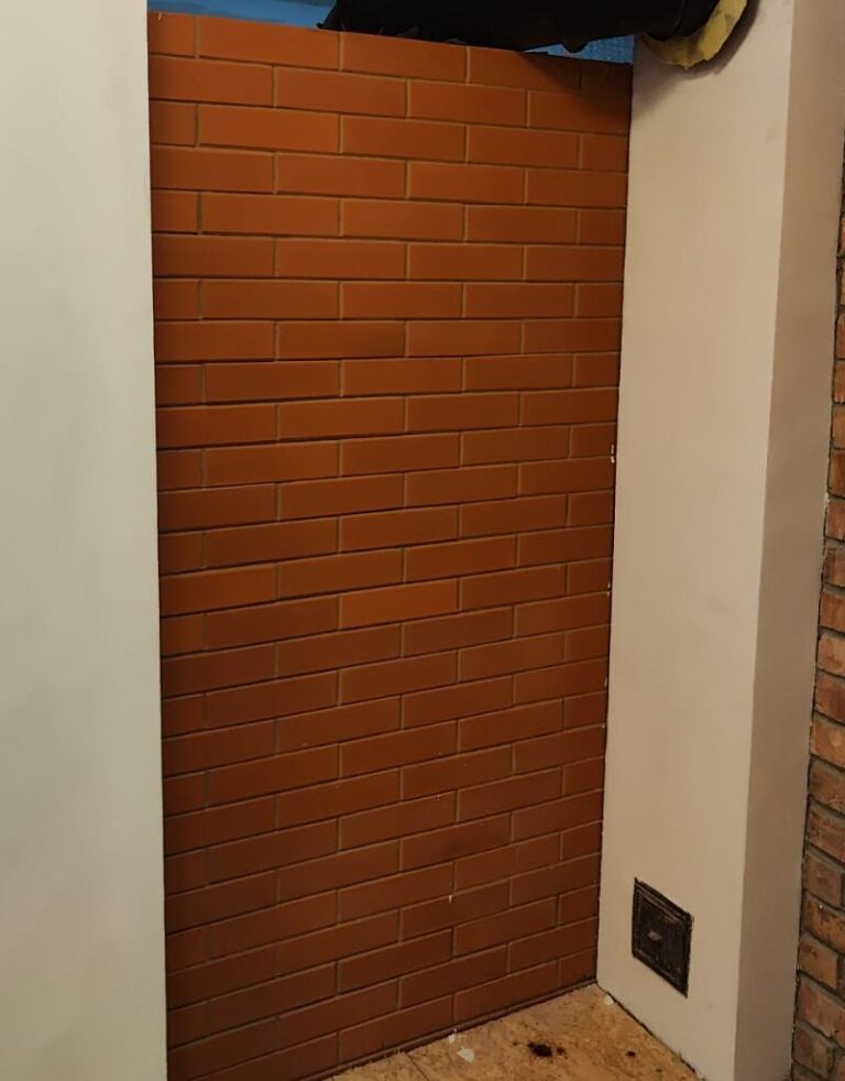 Угловая кирпичная печь в Литве